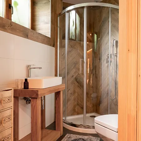 Ella * זקופאנה